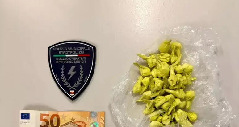 Bolzano, arrestato ventenne: sequestrate 61 dosi di cocaina