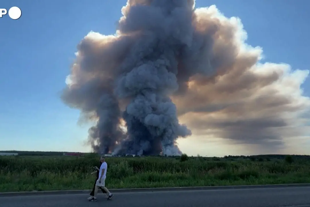 Droni ucraini colpiscono due centri logistici in Russia: 8 morti e 24 feriti
