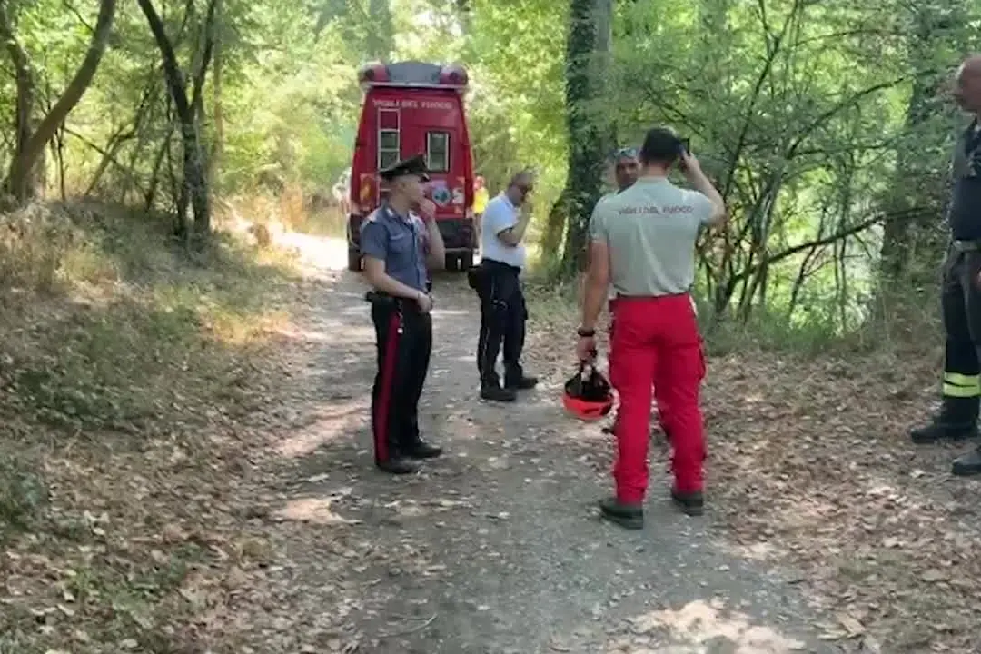 Cerca di salvare nipotino nell'Adda ma annega, bimbo di 4 anni molto grave