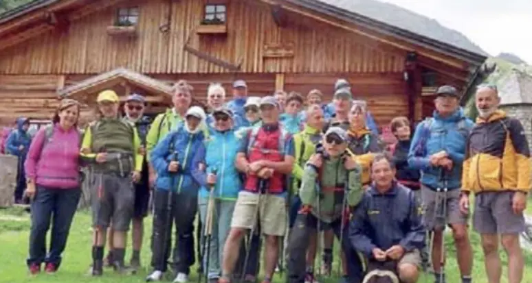 Il Cai di Brunico accompagna i non vedenti in montagna