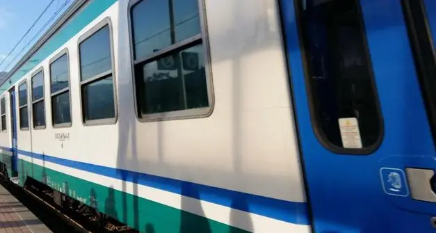 Caos ferroviario, stop ai treni Fino al 1° agosto si viaggia in bus