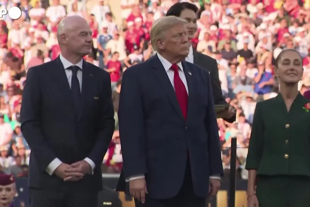 Mondiali 2026, Trump e Infantino consegnano la Coppa del Mondo alla Spagna