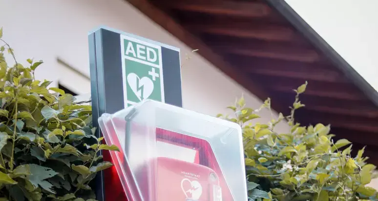 Due vite salvate in 24 ore grazie ai defibrillatori e alla Croce Bianca