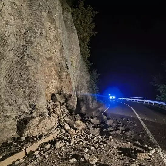 Strada Ponte Gardena - Castelrotto chiusa dopo una caduta sassi