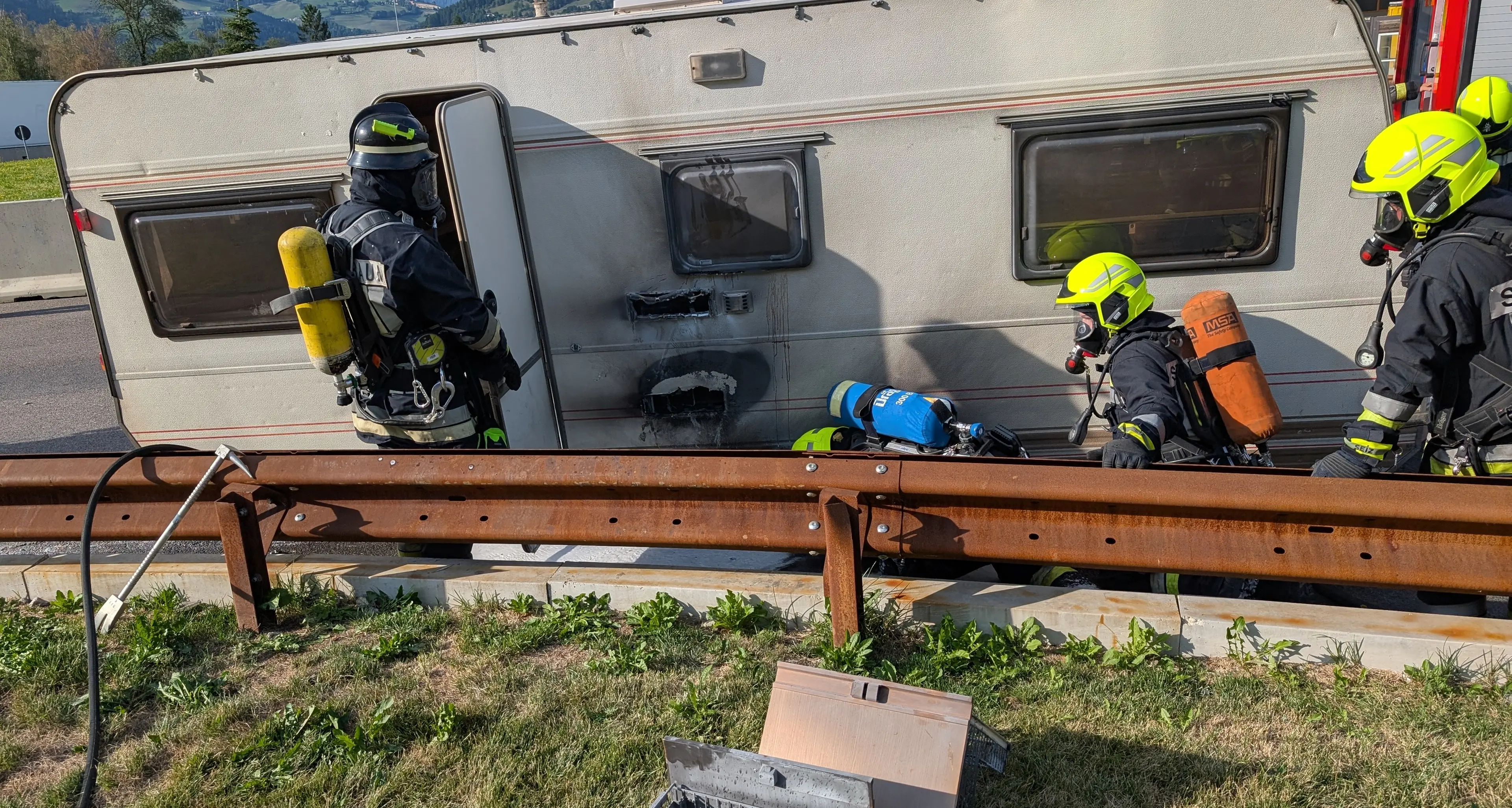 A22: in fiamme una roulotte, rogo domato in un'ora