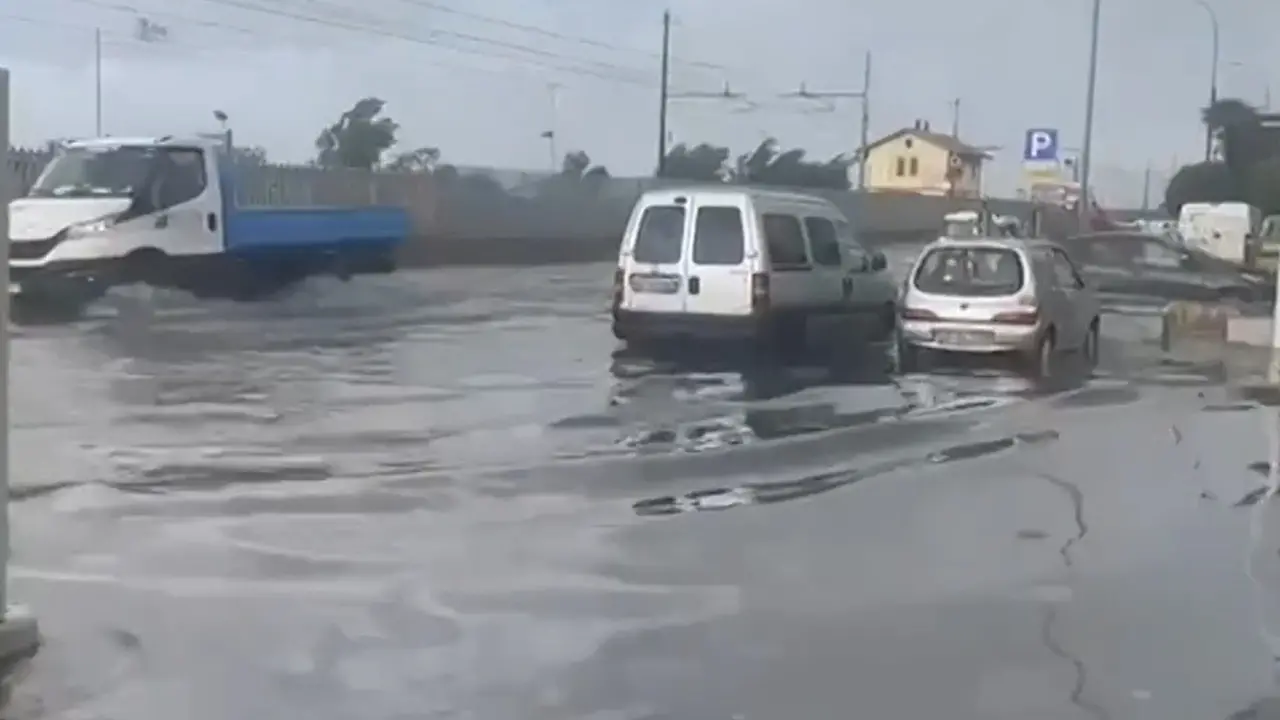 Nubifragio ad Ancona, via Flaminia allagata: chiusi due sottopassi