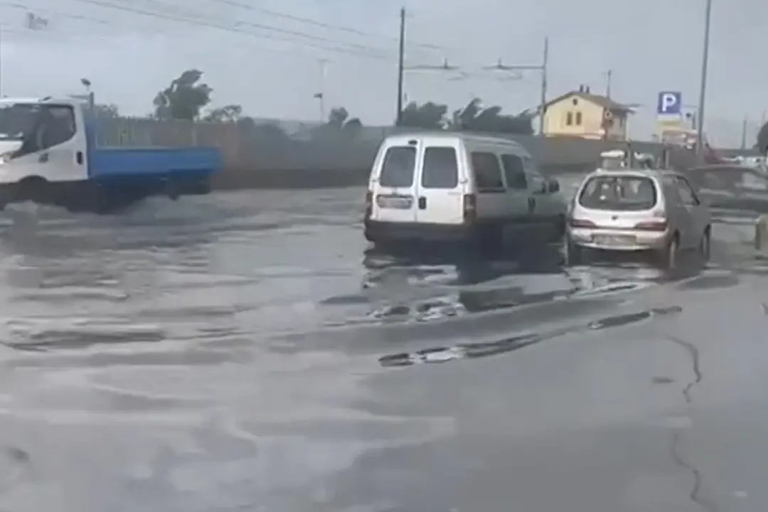 Nubifragio ad Ancona, via Flaminia allagata: chiusi due sottopassi