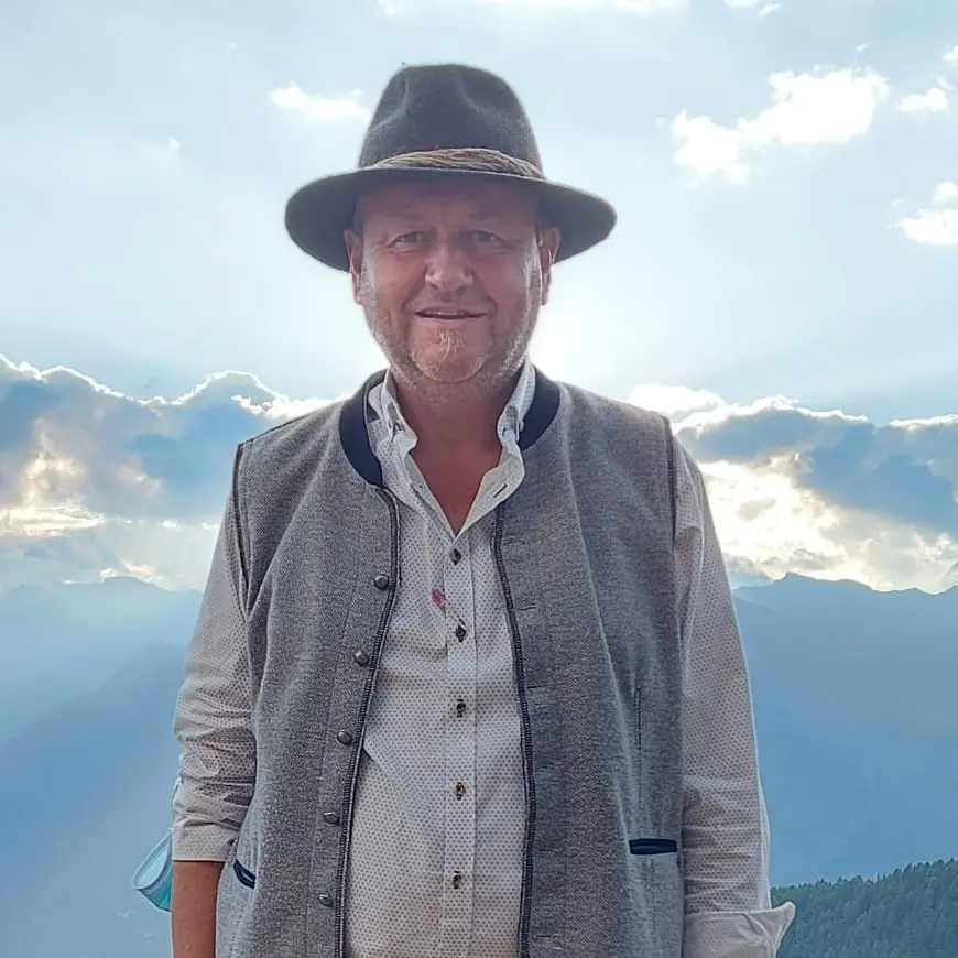 Merano, il Califfo si racconta: 45 anni tra Portici, calcio e amicizie