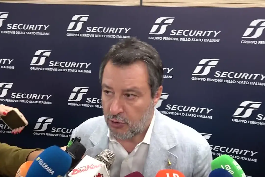 Salvini: \"Su Bologna ci sarà chiarezza, chi incita caccia allo sbirro non fa bene al paese\"