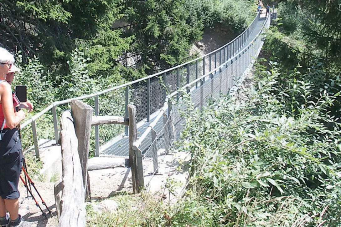 Il brivido storico della cestovia e le malghe dell’Alta Via Merano