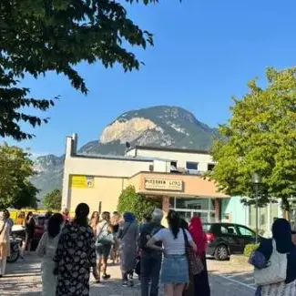 Salorno, debutta l'ora solo per donne al lido: scontro tra Lega e musulmane