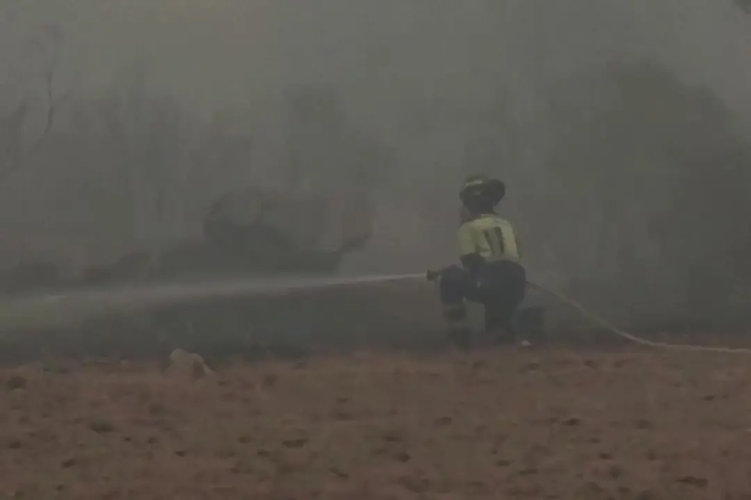 Spagna, Vigili del fuoco da giorni al lavoro senza sosta contro gli incendi