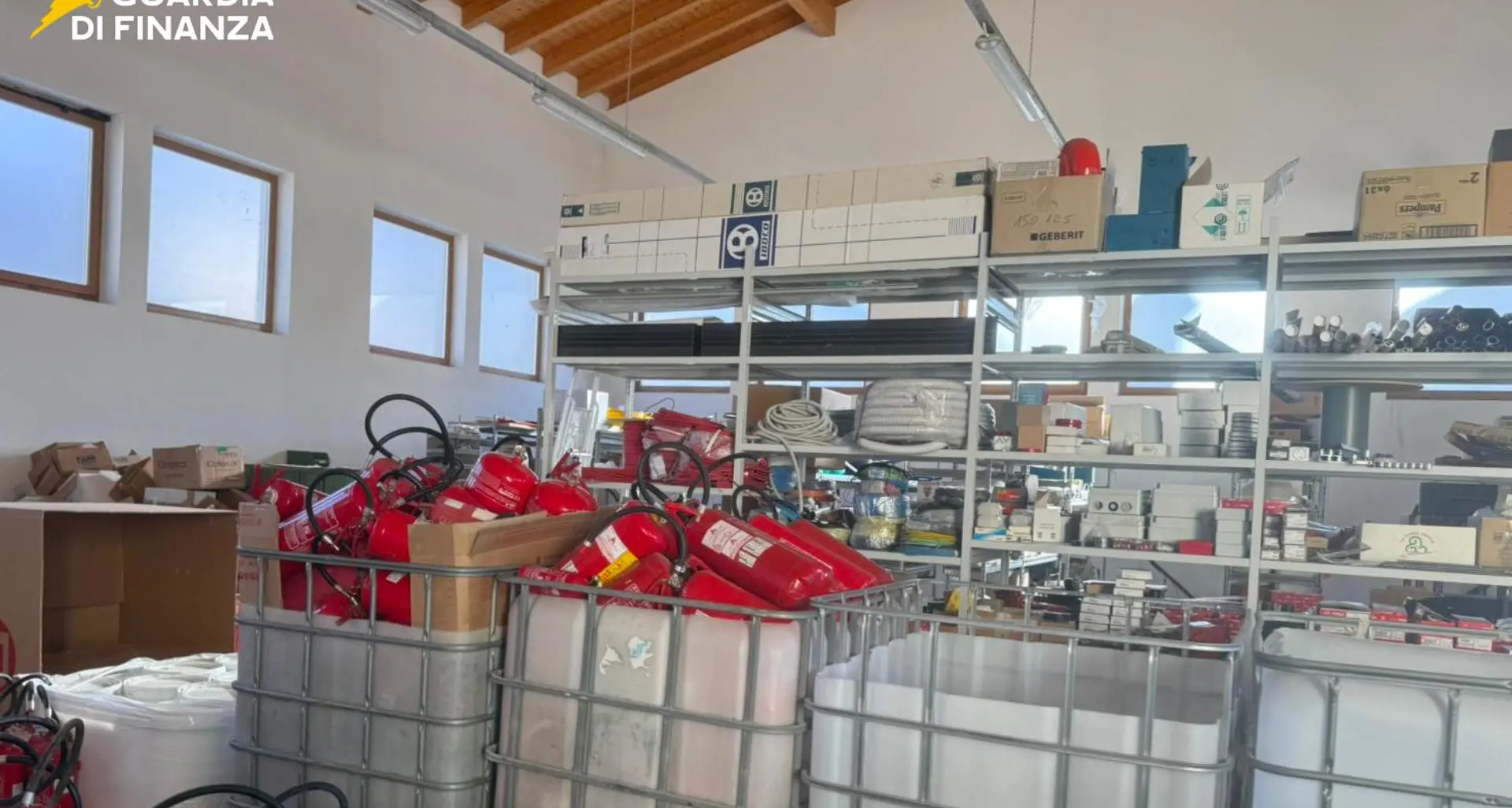 Imprenditore trentino accusato di ricaricare estintori con polveri esauste