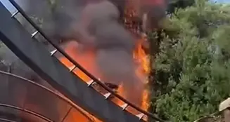 Incendio a Gardaland, fiamme nell'area del Raptor: paura tra i visitatori