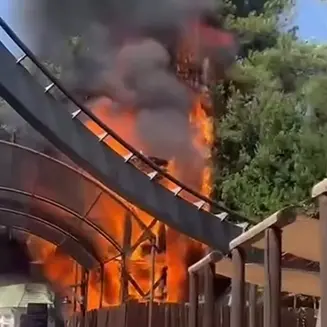 Fiamme a Gardaland: incendio nell'area del Raptor, visitatori in allarme