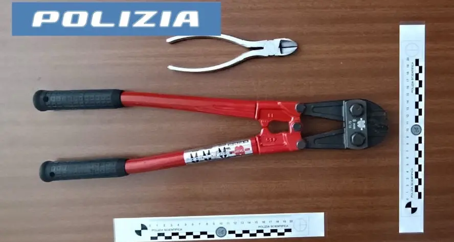 Bolzano, tenta la fuga dopo il furto: bloccato e arrestato