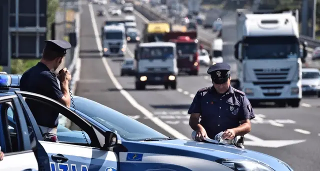 In motorino sull'autostrada A1, fermato a Sasso Marconi: \"Sto andando a Bari\"