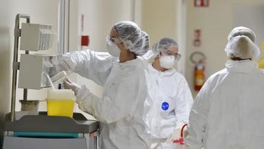 Lo studio Eurac: sulla pandemia nessuna spaccatura ma la fiducia si è incrinata