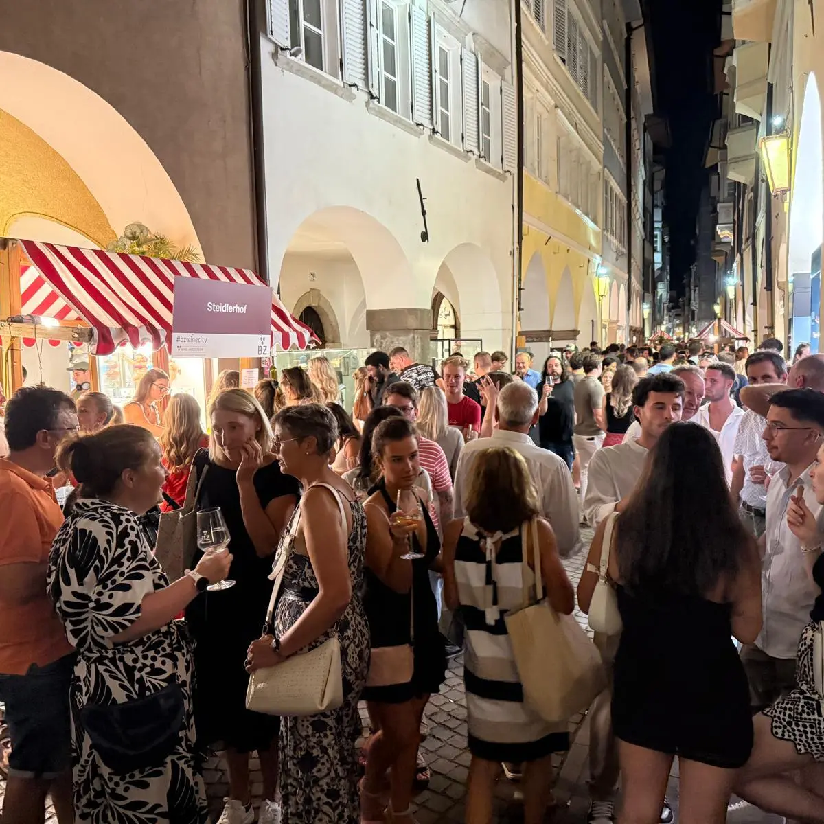 Calici di Stelle torna a Bolzano: vino, musica e sapori nel centro storico