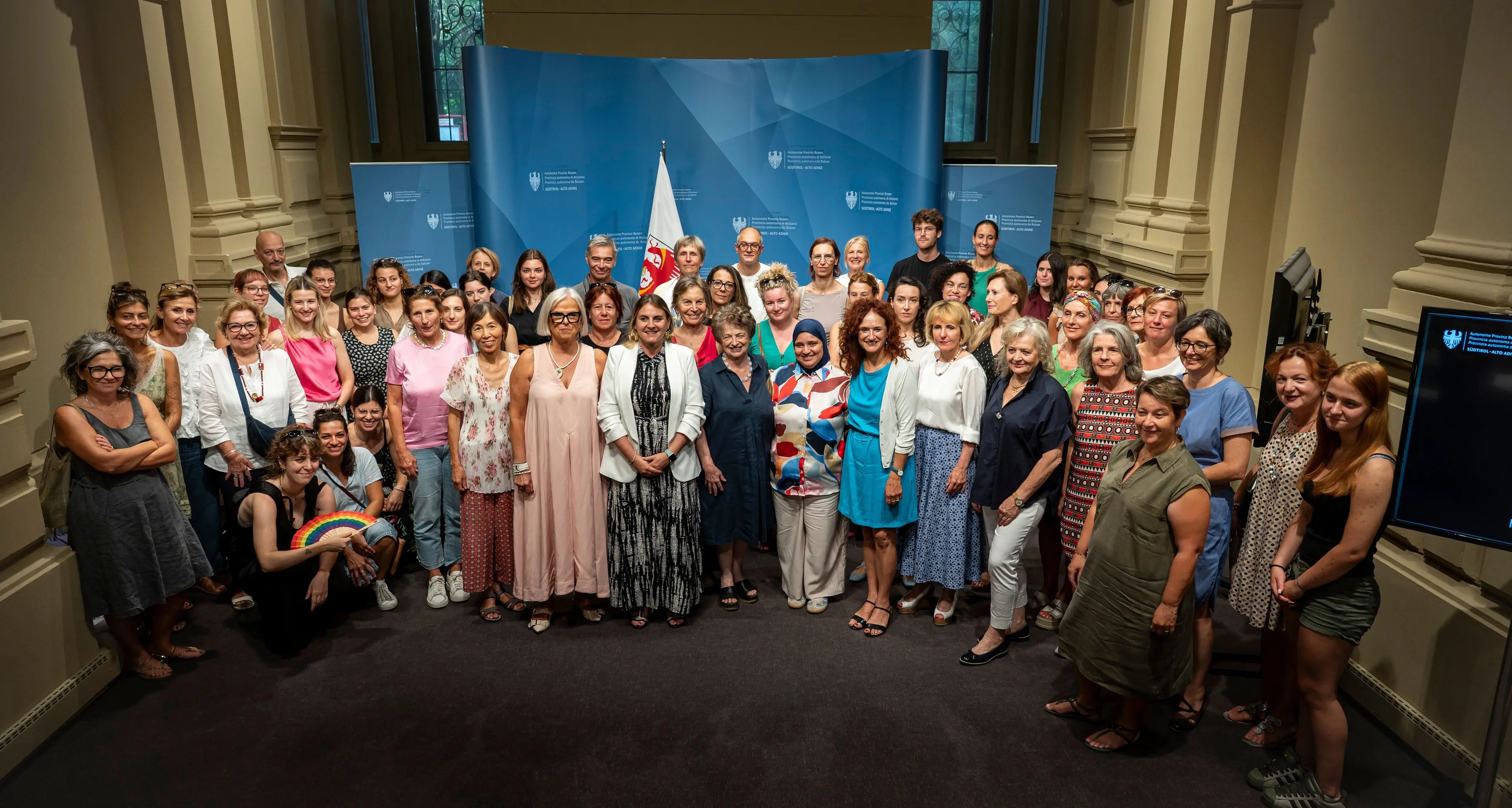 Insulti e minacce online, appello della Commissione: «L'odio in rete va fermato»