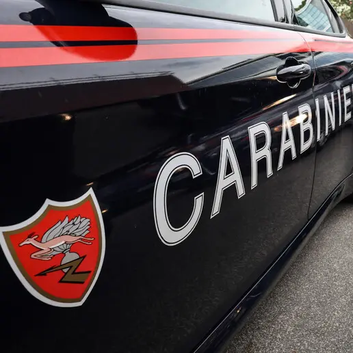 Brunico, furto di candele al cimitero: denunciato