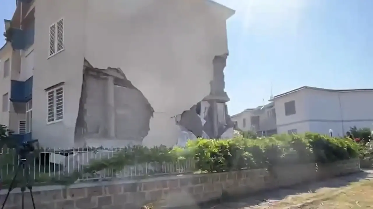 Campi Flegrei, i danni a Pozzuoli dopo le scosse