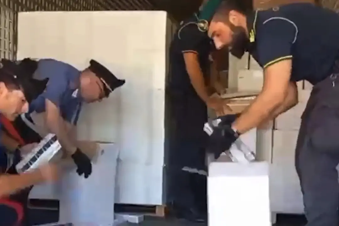 Contrabbando di sigarette da Torino verso il Nord Europa, 23 misure cautelari