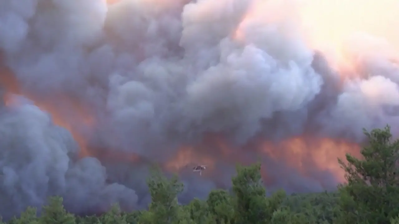 Grecia, incendio a 70 km da Atene minaccia Porto Germeno