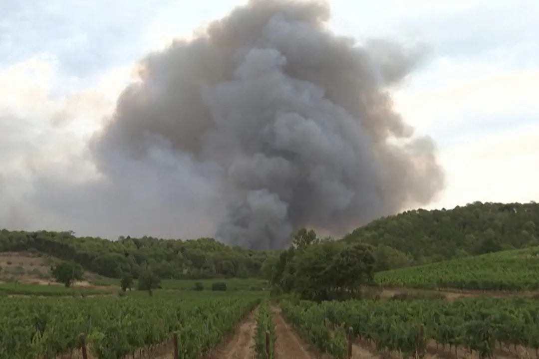 Francia, nuovo fronte di fuoco nel Var: evacuate 2.500 persone