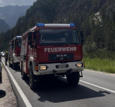 Dobbiaco, scontro tra una moto e un furgone: 2 feriti