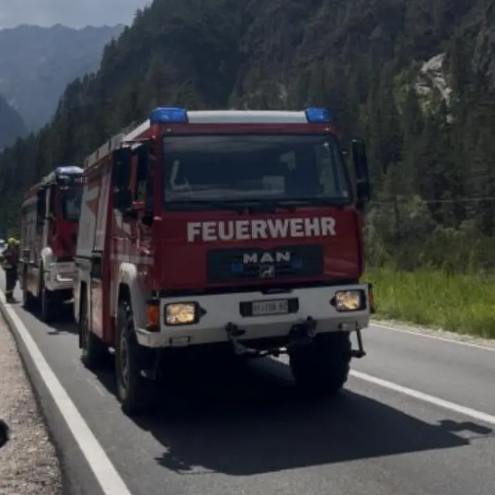 Dobbiaco, scontro tra una moto e un furgone: 2 feriti