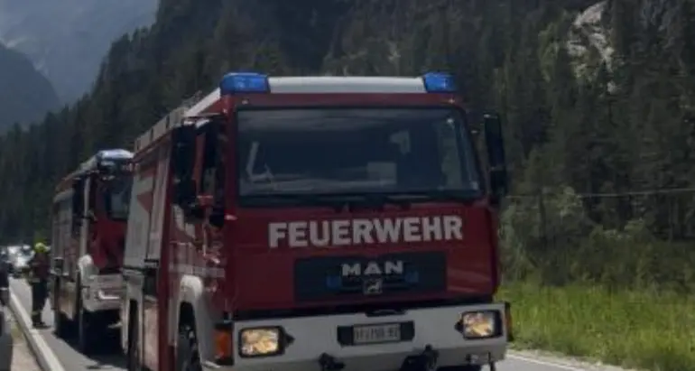 Dobbiaco, scontro tra una moto e un furgone: 2 feriti