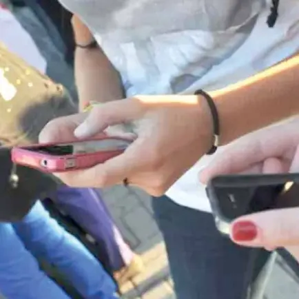 Social vietati agli under 15, Achammer: «La tutela dei minori viene prima»