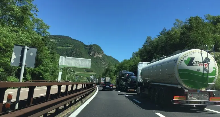 Brennero, Trento e Bolzano bocciano il sistema a slot per i camion