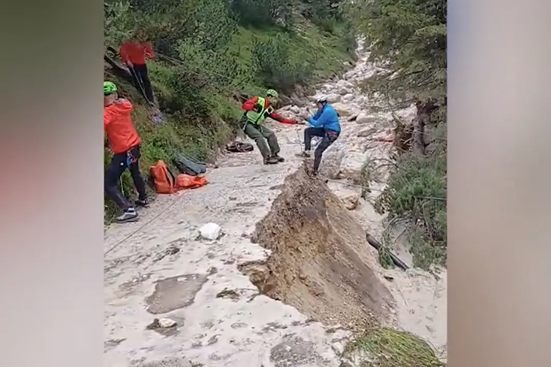 Frane e danni per maltempo in Val di Fassa, turisti evacuati