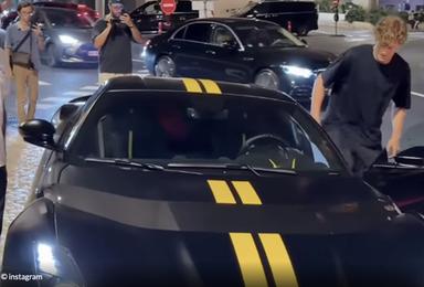 Sinner sceglie la Ferrari 812 Competizione: valore da capogiro