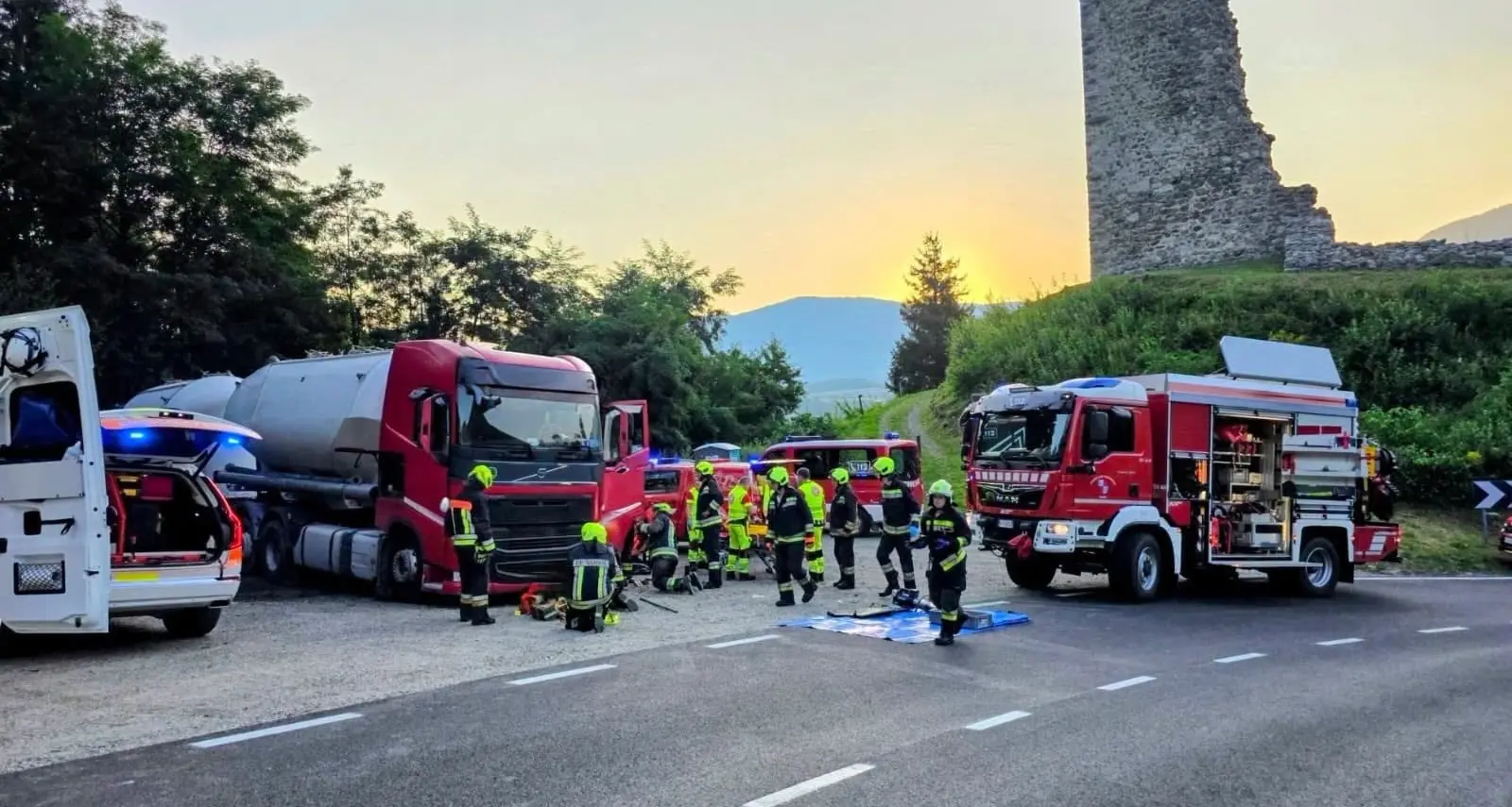 Incidente sul lavoro a Varna, operaio resta incastrato sotto un autocarro