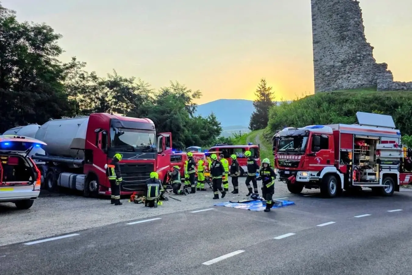 Incidente sul lavoro a Varna, operaio resta incastrato sotto un autocarro