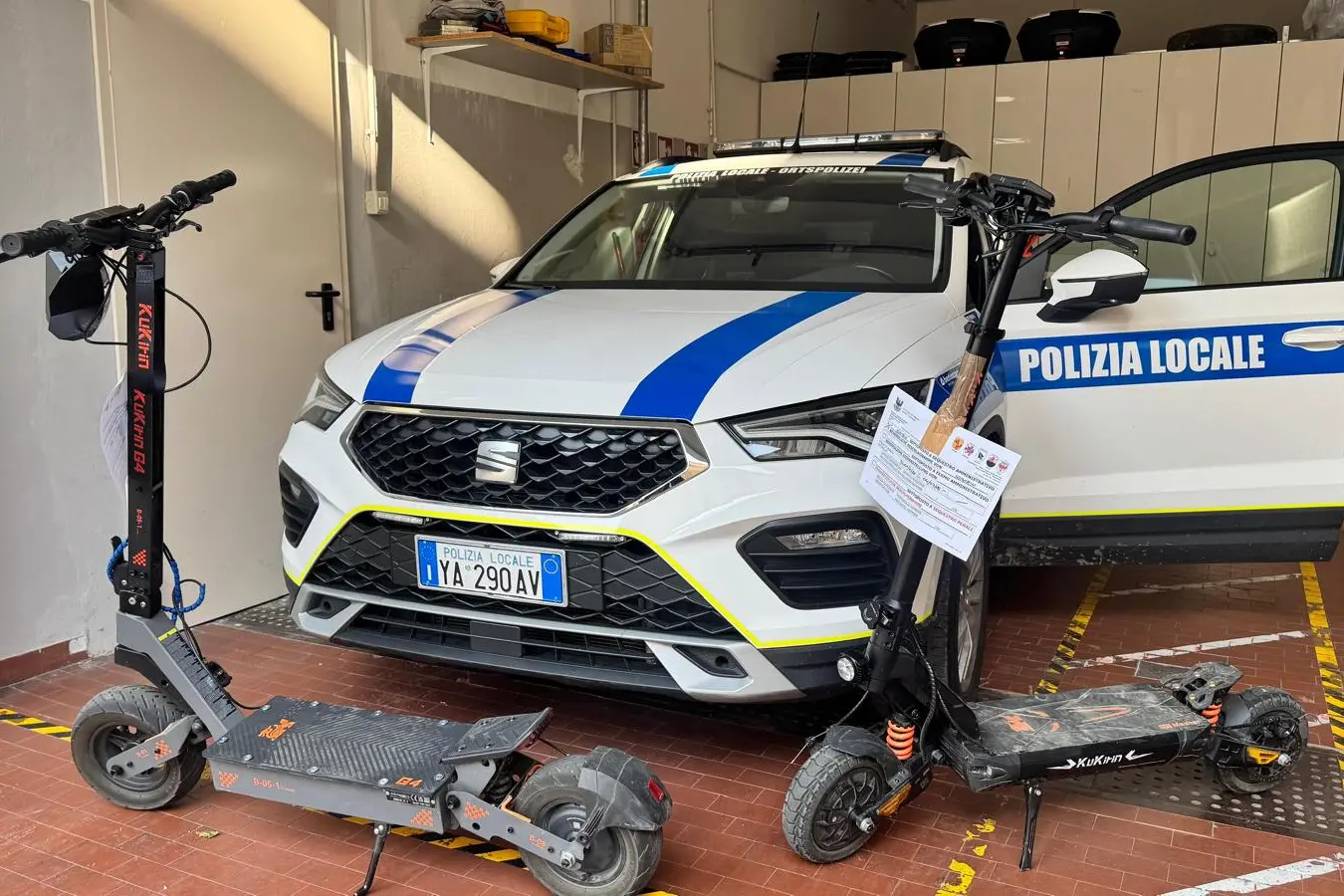 A 15 anni in monopattino truccato non si ferma al posto di blocco: denunciato