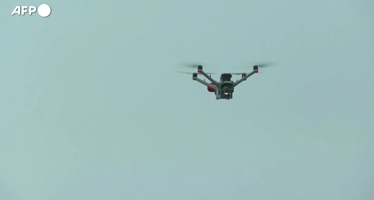 Francia, un drone di salvataggio potenziato dall'IA per la sicurezza in spiaggia