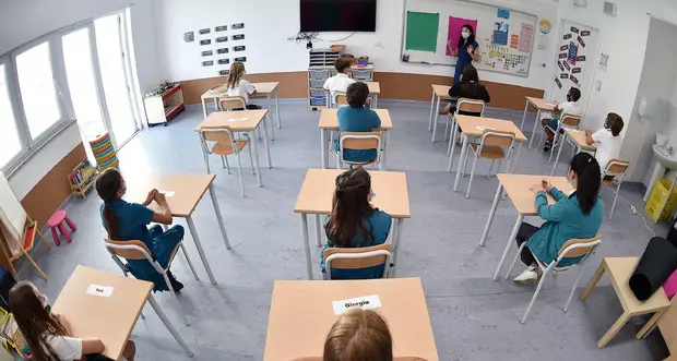 Scuola, ritirate le sanzioni alle famiglie: Verdi e Team K esultano