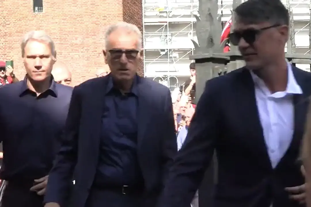 Funerali Baresi: applausi per Maldini e Ranieri, fischi per Sala e Cardinale