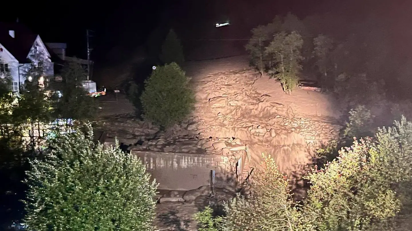 Valle Aurina, smottamento di fango e detriti: chiusa la strada, evacuate 120 persone