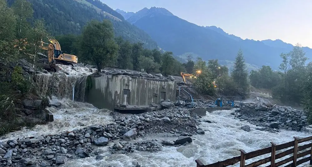 Valle Aurina isolata, 50 sfollati a Lutago: si punta a riaprire la strada entro mezzogiorno