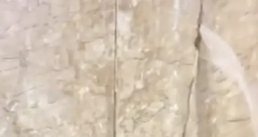 Infiltrazioni nei sottopassaggi della stazione: immagini virali e polemiche