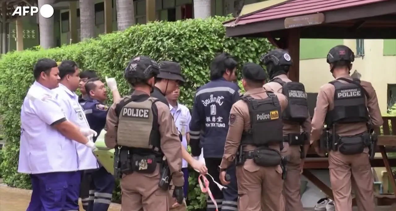 Sparatoria in una scuola in Thailandia, i soccorsi sul posto