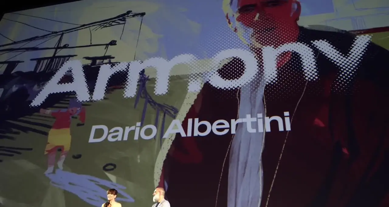 Armony, Mastandrea diretto da Albertini presenta la sua famiglia diversa ma felice