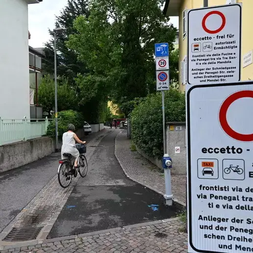 Bolzano, nuova ciclabile in via Fucine: più sicuro il collegamento con il centro