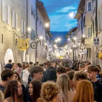 Laubenfest di Egna, i primi 50 anni. In campo 18 associazioni