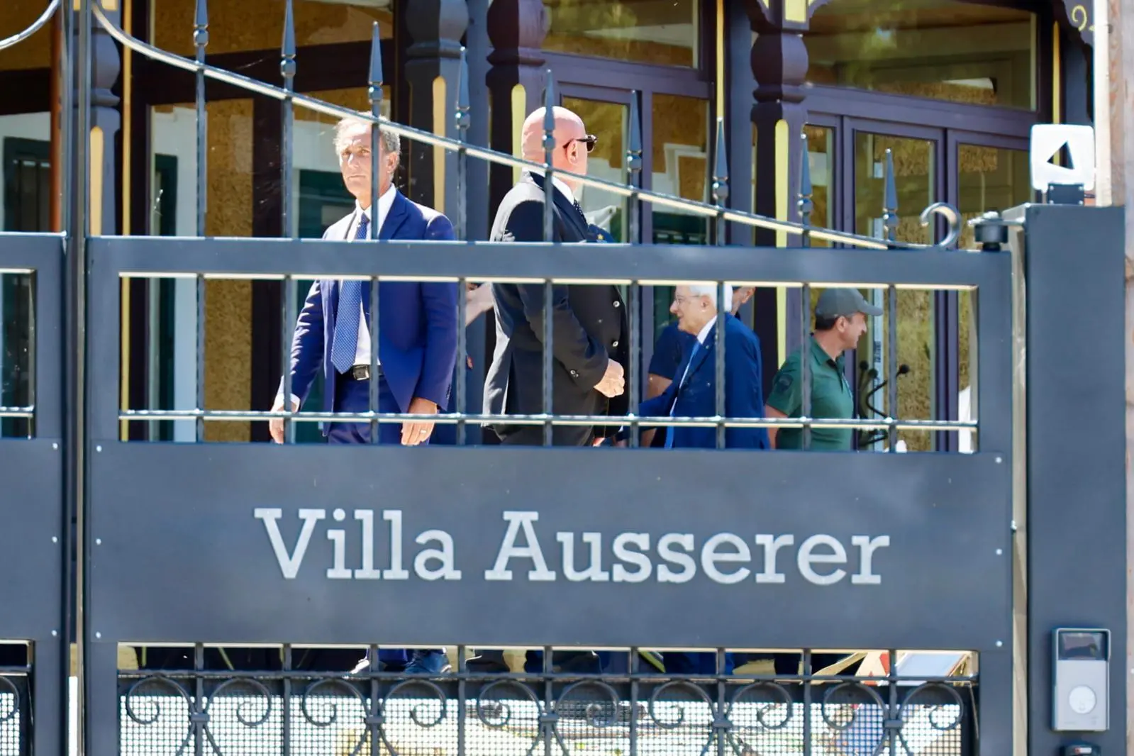 Mattarella, l'arrivo a Siusi dove soggiornerà per le ferie